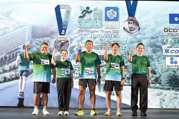 ธพส. สุดปลื้มนักวิ่ง 2,000 คนร่วมสัมผัสเมืองสีเขียว 138 ไร่”ก้าวไกล-ศิณลักษณ์” ผงาดแชมป์มินิมาราธอน “วิ่งชมสวน”