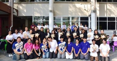 มทร.ธัญบุรี รวมพลังจิตอาสาประดิษฐ์ “โคมประทีปปทุมา” 993 ดวง รังสรรค์ศิลป์น้อมศรัทธาบำเพ็ญกุศลสตมวาร ครบ 100 วัน สวรรคต สมเด็จพระบรมราชชนนีพันปีหลวง