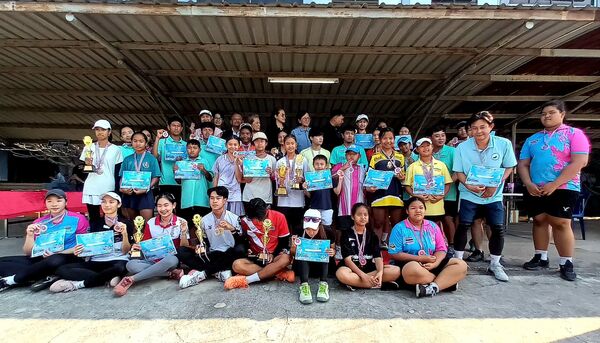 “น้องแชมป์-น้องปามล์มี่” สองพี่น้องตระกูล”พูลผล” กวาด 5 แชมป์กลับบ้านที่พิษณุโลก ในการแข่งขันกีฬา”ซอฟท์เทนนิสเพื่อความเป็นเลิศ ครั้งที่ 1″ ประจำปี 2569 ที่สนามเทนนิสมหาวิทยาลัยการกีฬาแห่งชาติ วิทยาเขตสมุทรสาคร