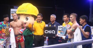 ณัฐพงษ์ ราชานนท์ กำปั้นหนุ่มตัวแทน จ.ฉะเชิงเทรา โชว์ชั้นเชิงมวยระดับยอดมวยดวลเดือดชนะคะแนน ซุปเปอร์แม็ก กิวกิวเต้น้องรักยิม จาก จ.ตราด พร้อมทุบองศาเดือดแตก 100 องศา