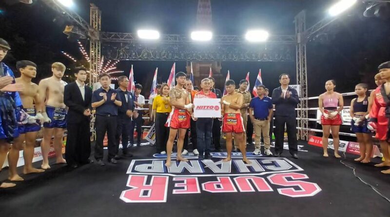 พล.ต.ท.ไตรรงค์ ผิวพรรณ และ ดร.หิมาลัย ผิวพรรณ ร่วมเป็นประธานอำนวยการและประธานจัดการแข่งขัน”มหกรรมมวยไทยนานาชาติ วันกตัญญูบูรพาจารย์หลวงพ่อคูณ ปริสุทโธ” ที่ เวทีมวยชั่วคราววัดบ้านไร่ จ.นครราชสีมา